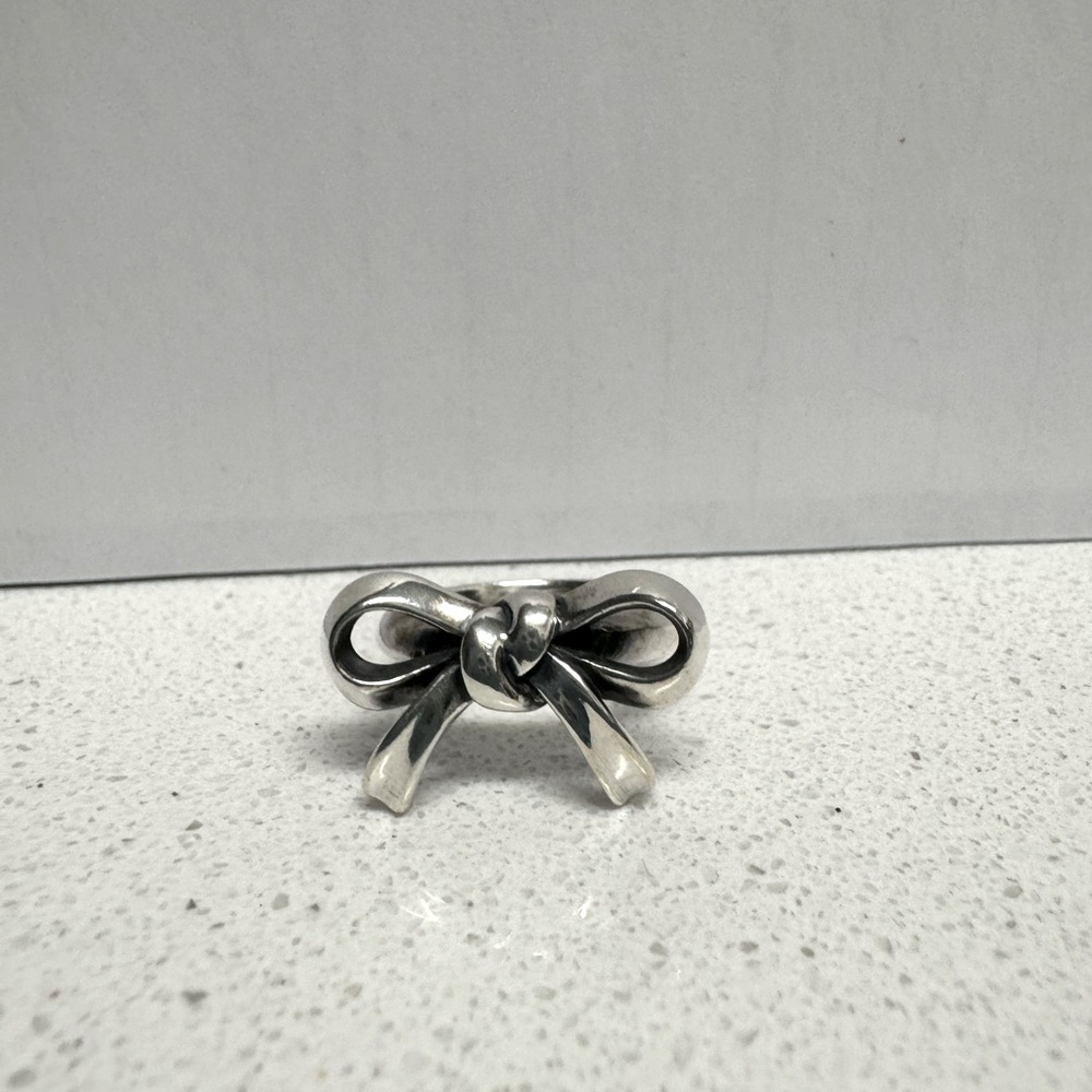 Retired James Avery Bow Ring